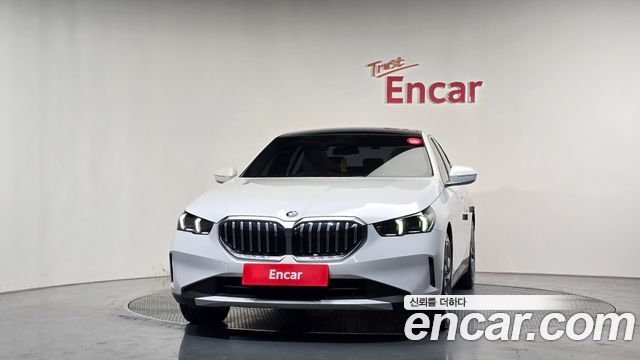 BMW 5 Series (G60) 520i 2024 — фото 3