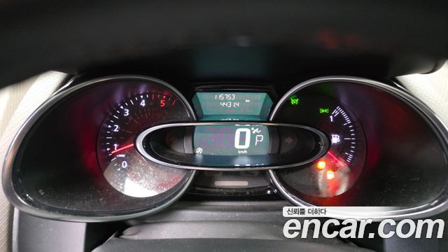 Renault Korea Clio Intens 2018 — фото 8