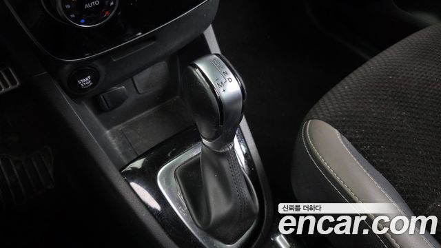 Renault Korea Clio Intens 2018 — фото 9