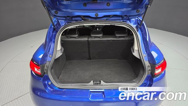 Renault Korea Clio Intens 2018 — фото 20
