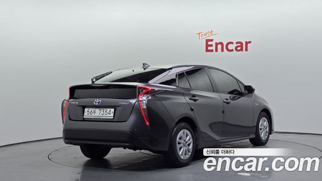 Toyota Prius (IV) 1.8 E 2018 — фото 2