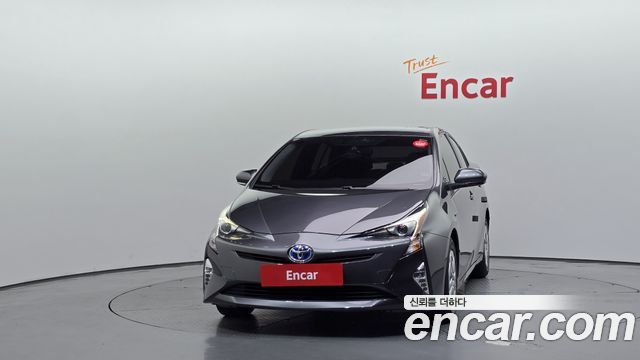 Toyota Prius (IV) 1.8 E 2018 — фото 3