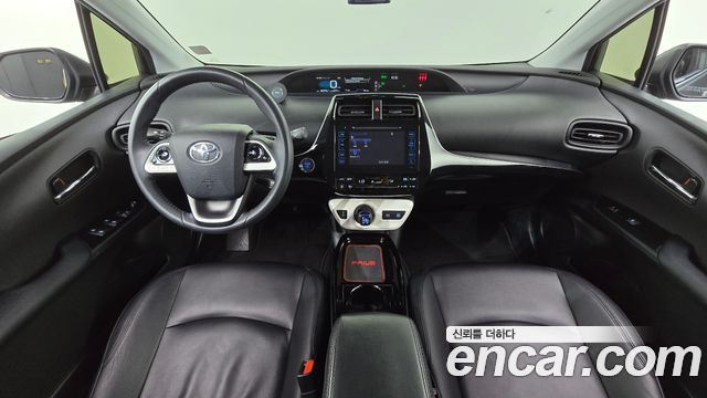 Toyota Prius (IV) 1.8 E 2018 — фото 7