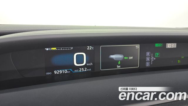 Toyota Prius (IV) 1.8 E 2018 — фото 8
