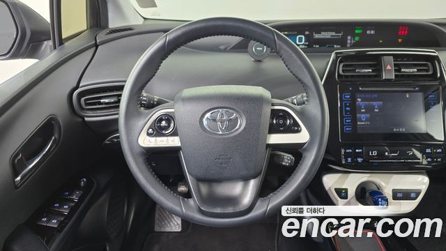 Toyota Prius (IV) 1.8 E 2018 — фото 12