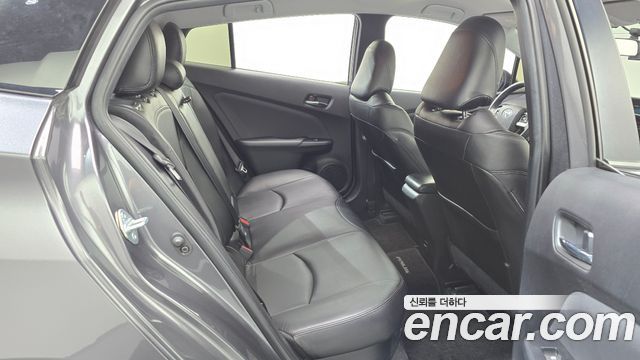 Toyota Prius (IV) 1.8 E 2018 — фото 18