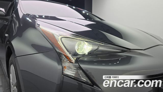 Toyota Prius (IV) 1.8 E 2018 — фото 22