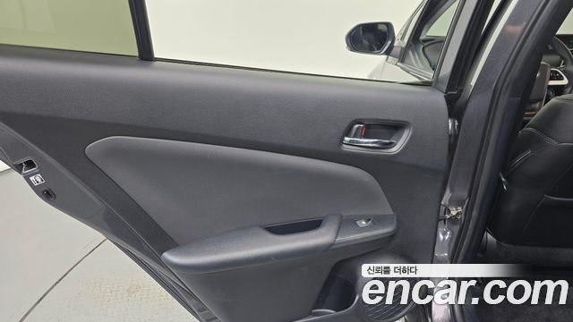 Toyota Prius (IV) 1.8 E 2018 — фото 25