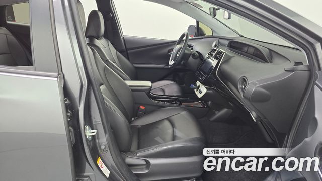 Toyota Prius (IV) 1.8 E 2018 — фото 26