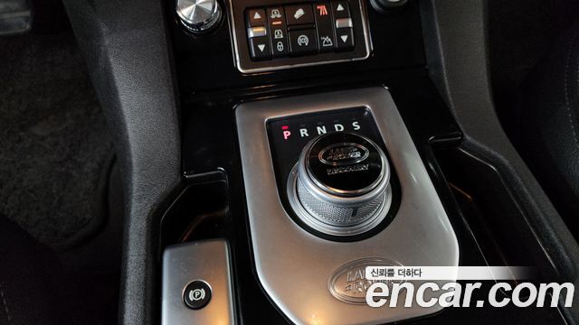 Land Rover Discovery 4 3.0 SDV6 SE 2015 — фото 9