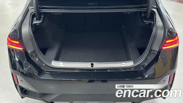 BMW 5 Series (G60) 520i Special Edition 2025 — фото 23