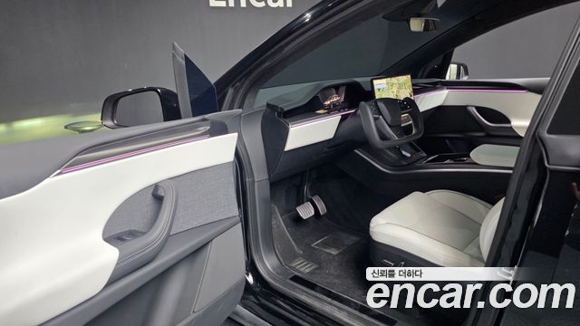 Tesla Model X Plaid 2023 — фото 10