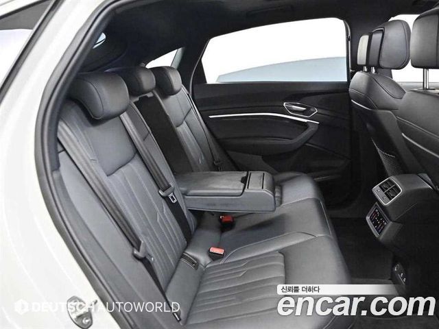 Audi e-tron 55 Quattro Sportback 2022 — фото 16