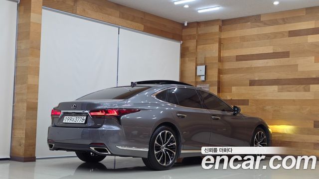 Lexus LS500 (V) 3.5 Luxury AWD 2022 — фото 2