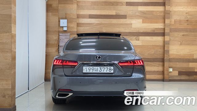Lexus LS500 (V) 3.5 Luxury AWD 2022 — фото 4
