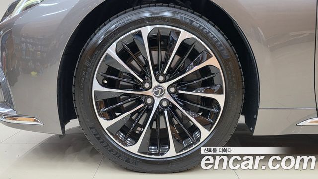 Lexus LS500 (V) 3.5 Luxury AWD 2022 — фото 6
