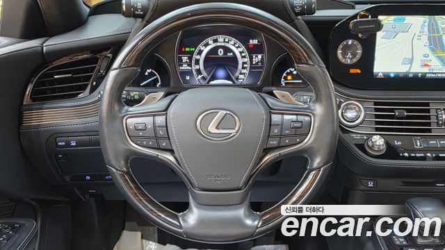 Lexus LS500 (V) 3.5 Luxury AWD 2022 — фото 10