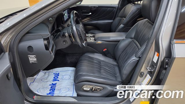 Lexus LS500 (V) 3.5 Luxury AWD 2022 — фото 16