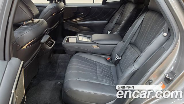 Lexus LS500 (V) 3.5 Luxury AWD 2022 — фото 17