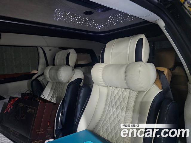Kia Carnival (IV) Gasoline 7-seater Limousine(Special vehicle) 2023 — фото 20
