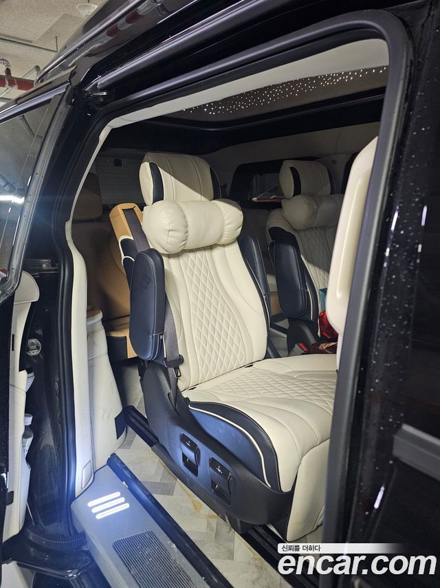 Kia Carnival (IV) Gasoline 7-seater Limousine(Special vehicle) 2023 — фото 22