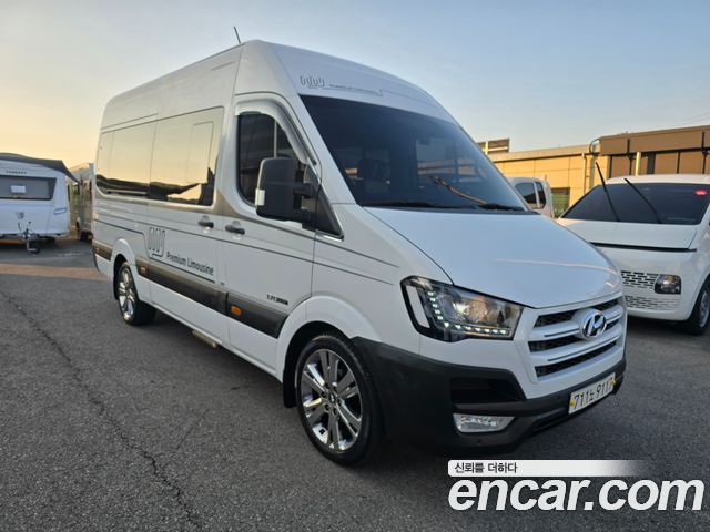 Hyundai Solati 15-seater Luxury