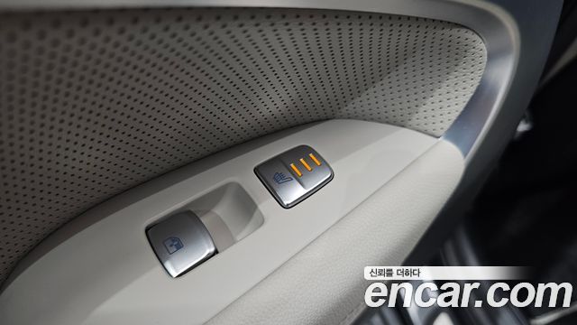 Genesis G70 Gasoline 2.0T 2WD 2021 — фото 32