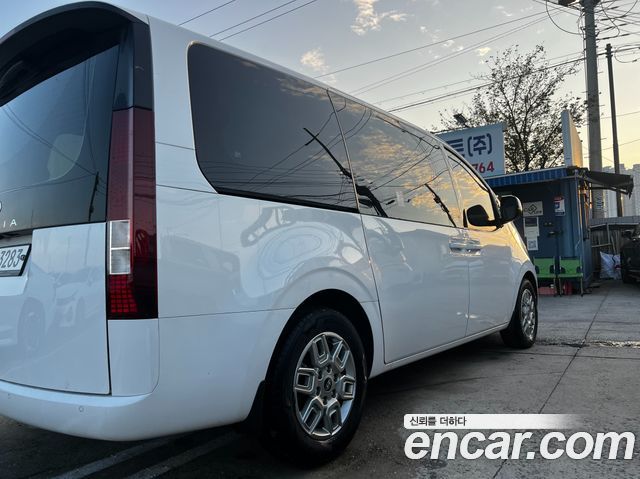 Hyundai Staria Tourer 11-Seater Modern 2025 — фото 3
