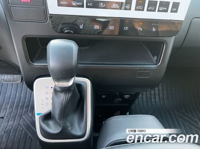Hyundai Staria Tourer 11-Seater Modern 2025 — фото 10