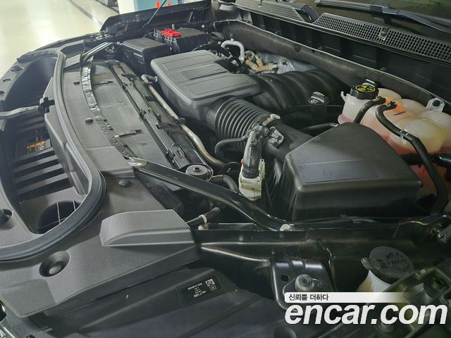 Chevrolet Tahoe 6.2 High Country 4WD 2023 — фото 17