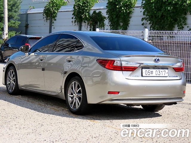 Lexus ES300h Supreme XV60 2017 — фото 3