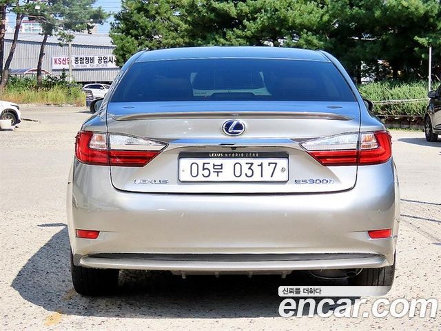 Lexus ES300h Supreme XV60 2017 — фото 4