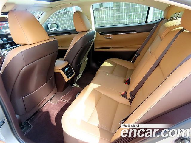 Lexus ES300h Supreme XV60 2017 — фото 6