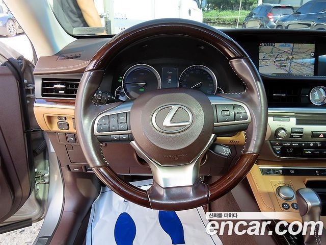 Lexus ES300h Supreme XV60 2017 — фото 8