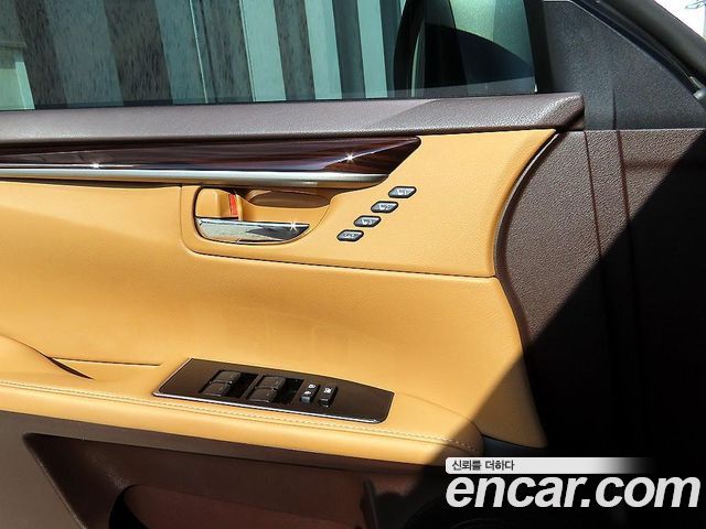 Lexus ES300h Supreme XV60 2017 — фото 15
