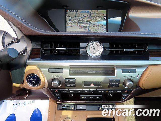 Lexus ES300h Supreme XV60 2017 — фото 17