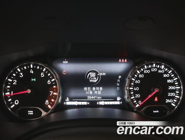 Jeep Renegade 1.3 Limited 2022 — фото 6