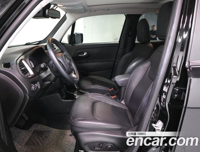 Jeep Renegade 1.3 Limited 2022 — фото 8