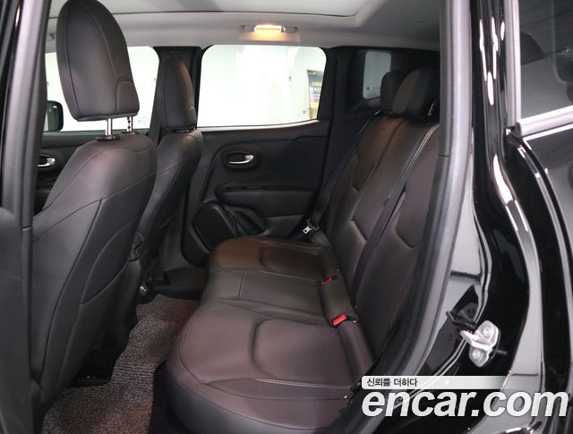 Jeep Renegade 1.3 Limited 2022 — фото 9