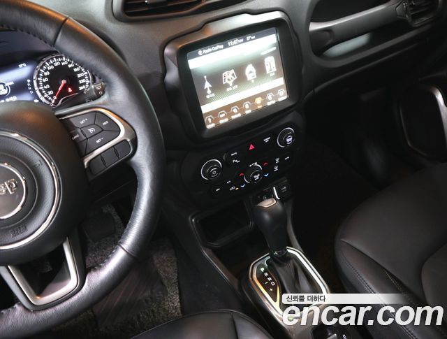 Jeep Renegade 1.3 Limited 2022 — фото 10
