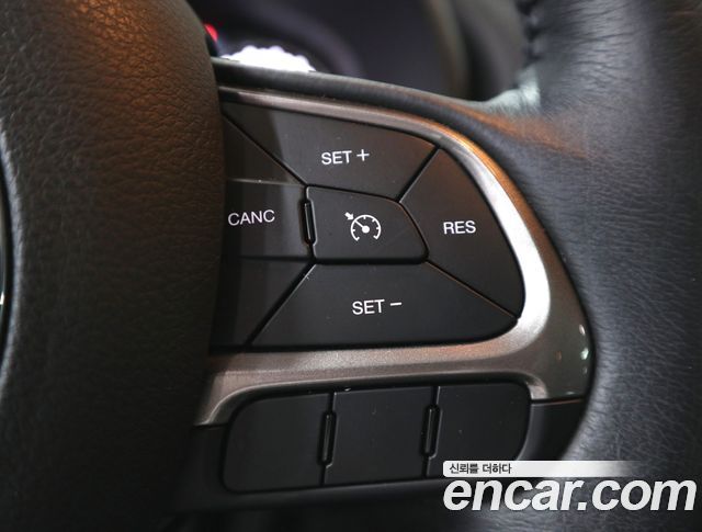 Jeep Renegade 1.3 Limited 2022 — фото 19