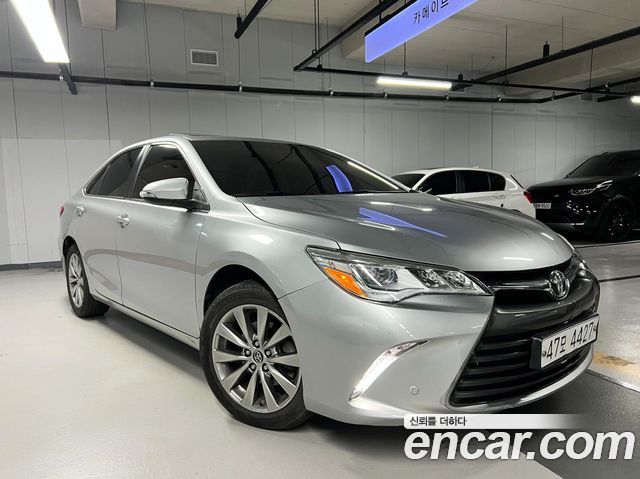 Toyota Camry 2.5 XLE 2015 — фото 1