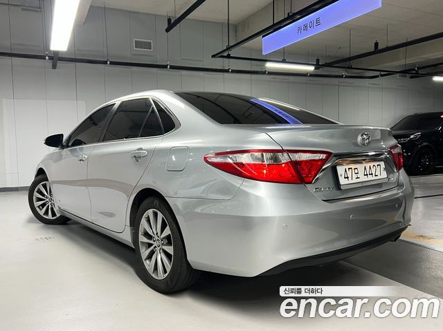 Toyota Camry 2.5 XLE 2015 — фото 2