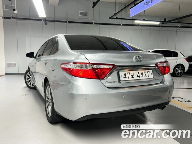 Toyota Camry 2.5 XLE 2015 — фото 4