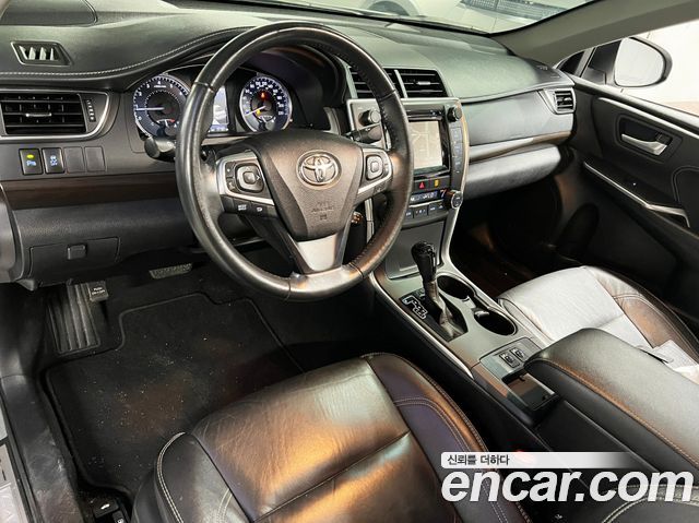 Toyota Camry 2.5 XLE 2015 — фото 7