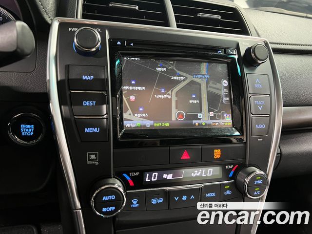 Toyota Camry 2.5 XLE 2015 — фото 16