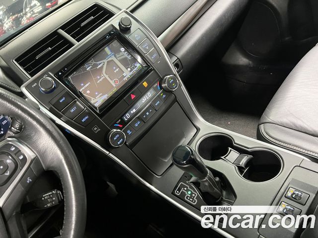 Toyota Camry 2.5 XLE 2015 — фото 20