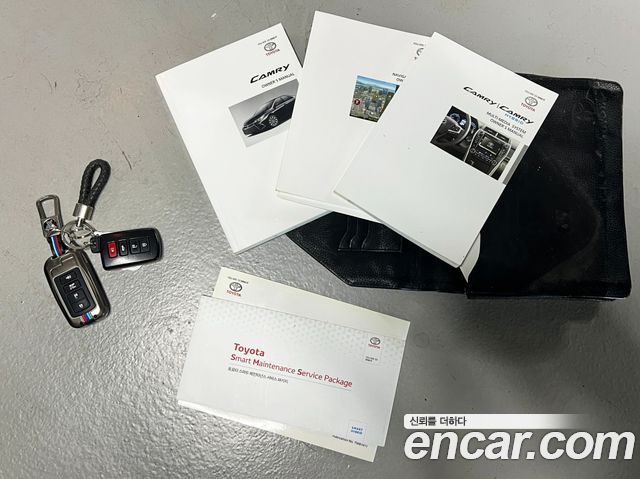 Toyota Camry 2.5 XLE 2015 — фото 23