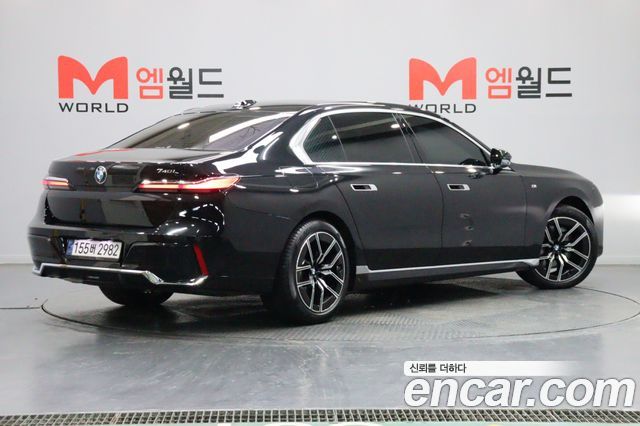 BMW 7 Series (G70) 740i sDrive M Sport 2023 — фото 3