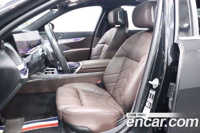 BMW 7 Series (G70) 740i sDrive M Sport 2023 — фото 6